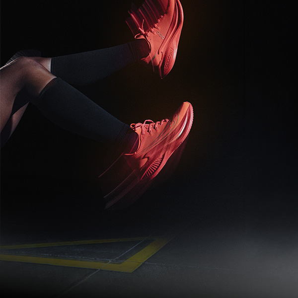 Saucony Endorphin ViziRed: speed dresses in red