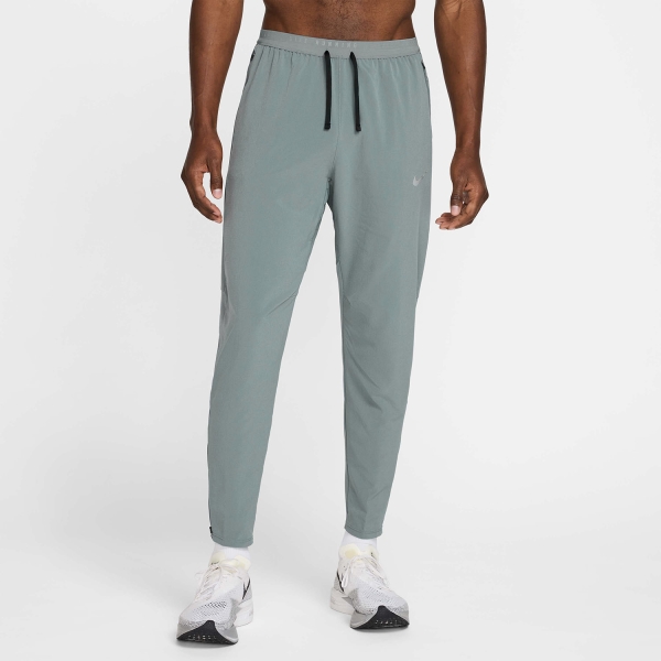 Pantaloni e Tights Running Uomo Nike Stride Pantaloni  Smoke Grey/Reflective Silver HV4544084
