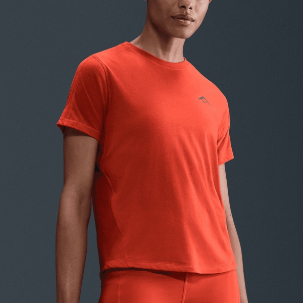 Maglie Manica Corta Trail Running Donna Nike DriFIT UV TShirt  Picante Red/Black HJ2242633