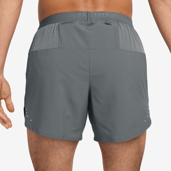 Nike Stride Dri-FIT 5in Shorts - Smoke Grey/Reflective Silver