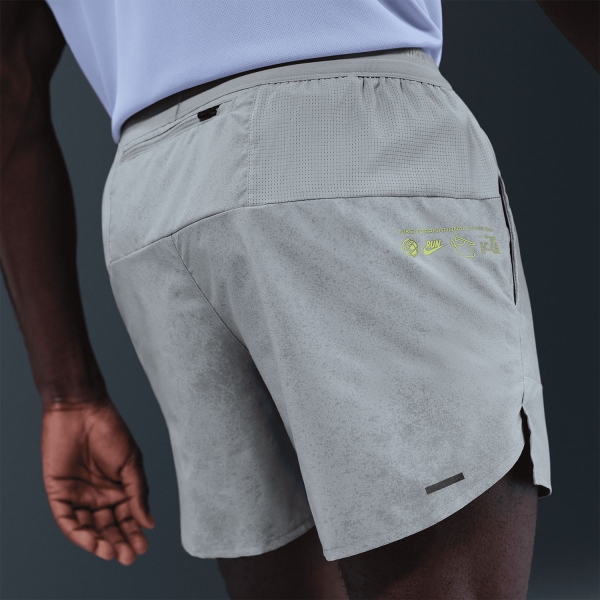 Nike Stride NIRT 5in Shorts - Light Smoke Grey