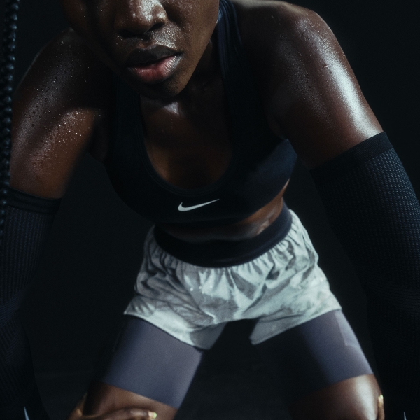 Nike Swoosh Sports Bra - Black/White