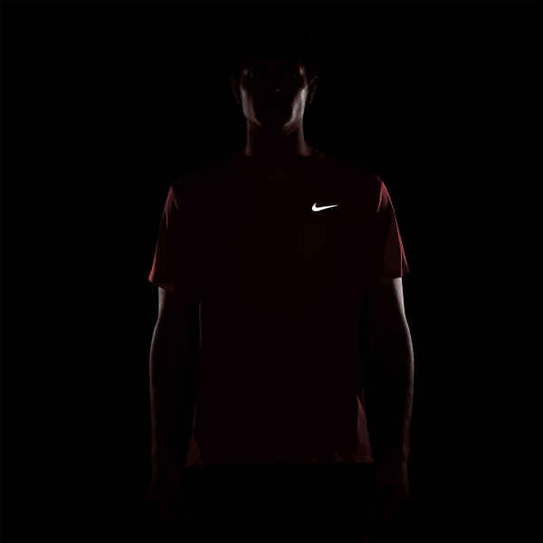 Nike Dri-FIT UV Run Division Miler Camiseta - Light Crimson/Reflective Silver