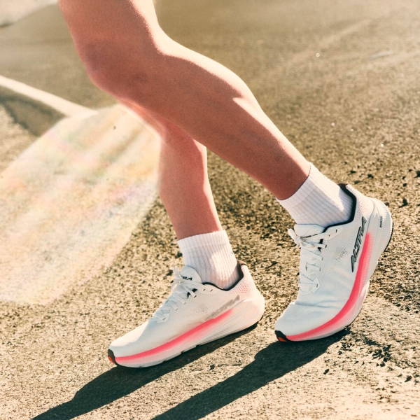 Altra Experience Flow 3 - White/Coral