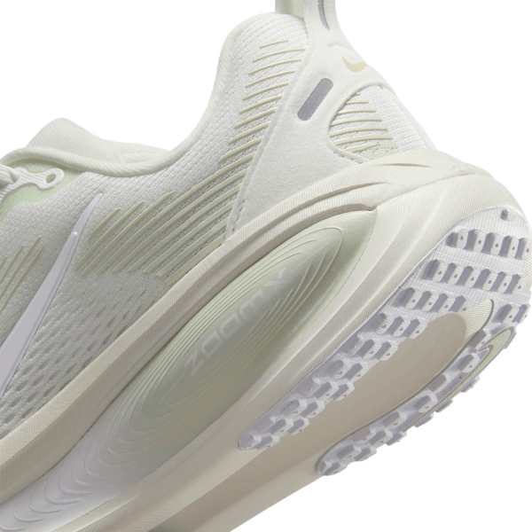 Nike Vomero 18 ESS - Summit White/White/Chalk/Sea Glass
