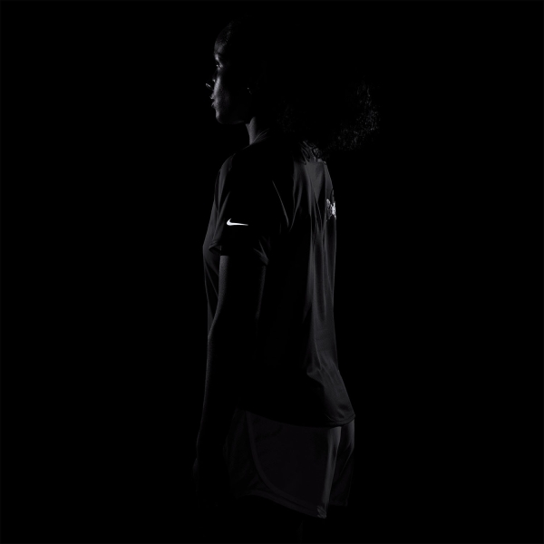 Nike Swift Graphic T-Shirt - Medium Ash/Reflective Silver