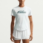 Nike Swift Graphic T-Shirt - Barely Green/Reflective Silver