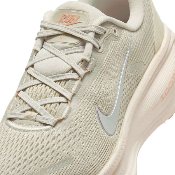Nike Vomero 18 - Light Bone/Metallic Silver/Arctic Orange