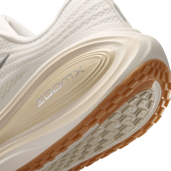 Nike Vomero Plus ESS - Sail/Metallic Silver/Coconut Milk
