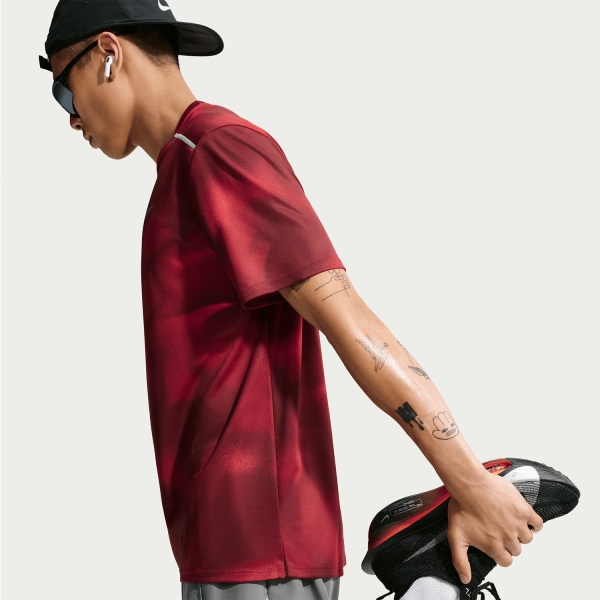 Nike Dri-FIT UV Miler AOP T-Shirt - Light Crimson/Reflective Silver