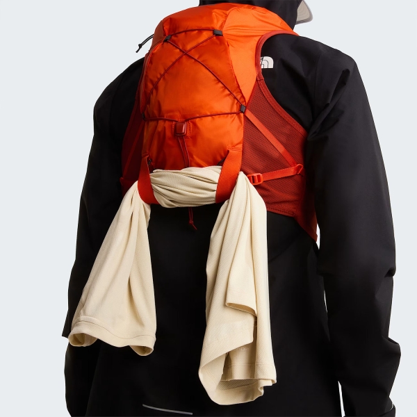 The North Face Sunriser 8 Backpack - Lava Red/Iron Clay