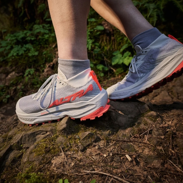 Altra Olympus 275 HiLo - Vaporous Gray/Fiery Coral