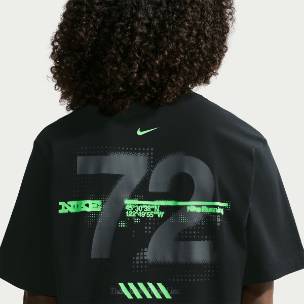 Nike Dri-FIT Swift Graphic Camiseta - Black/Illusion Green