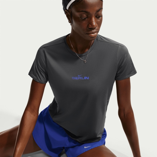 Nike Swift Berlin T-Shirt - Anthracite