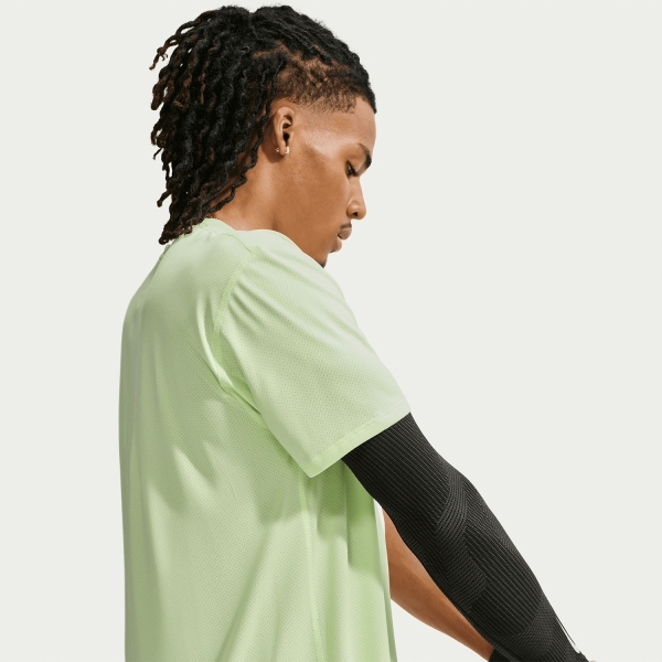 Nike Dri-FIT Graphic T-Shirt - Barely Volt