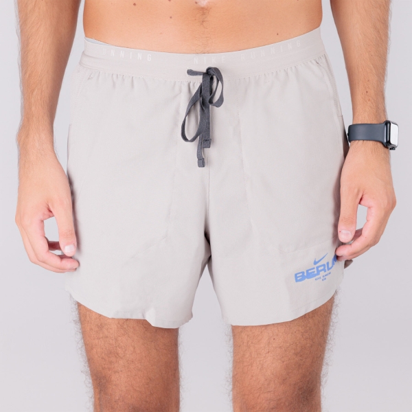 Nike City Marathon Stride Berlin 5in Shorts - College Grey